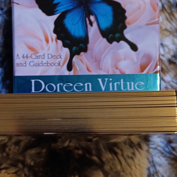 Butterfly oracle cards by Doreen Virtue - Picture 7 of 8